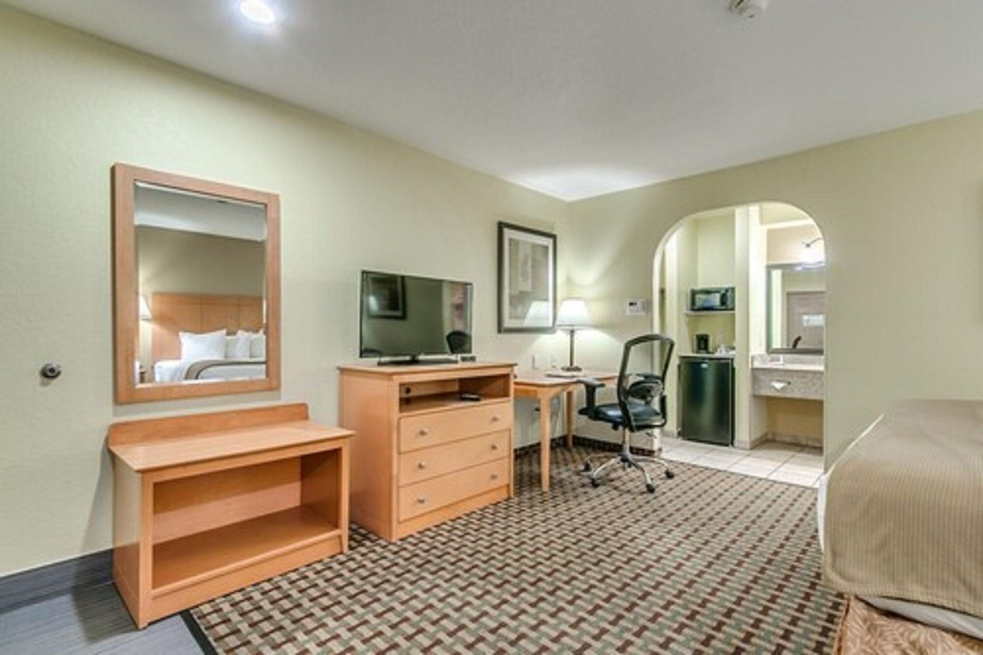 Days By Wyndham South Lubbock