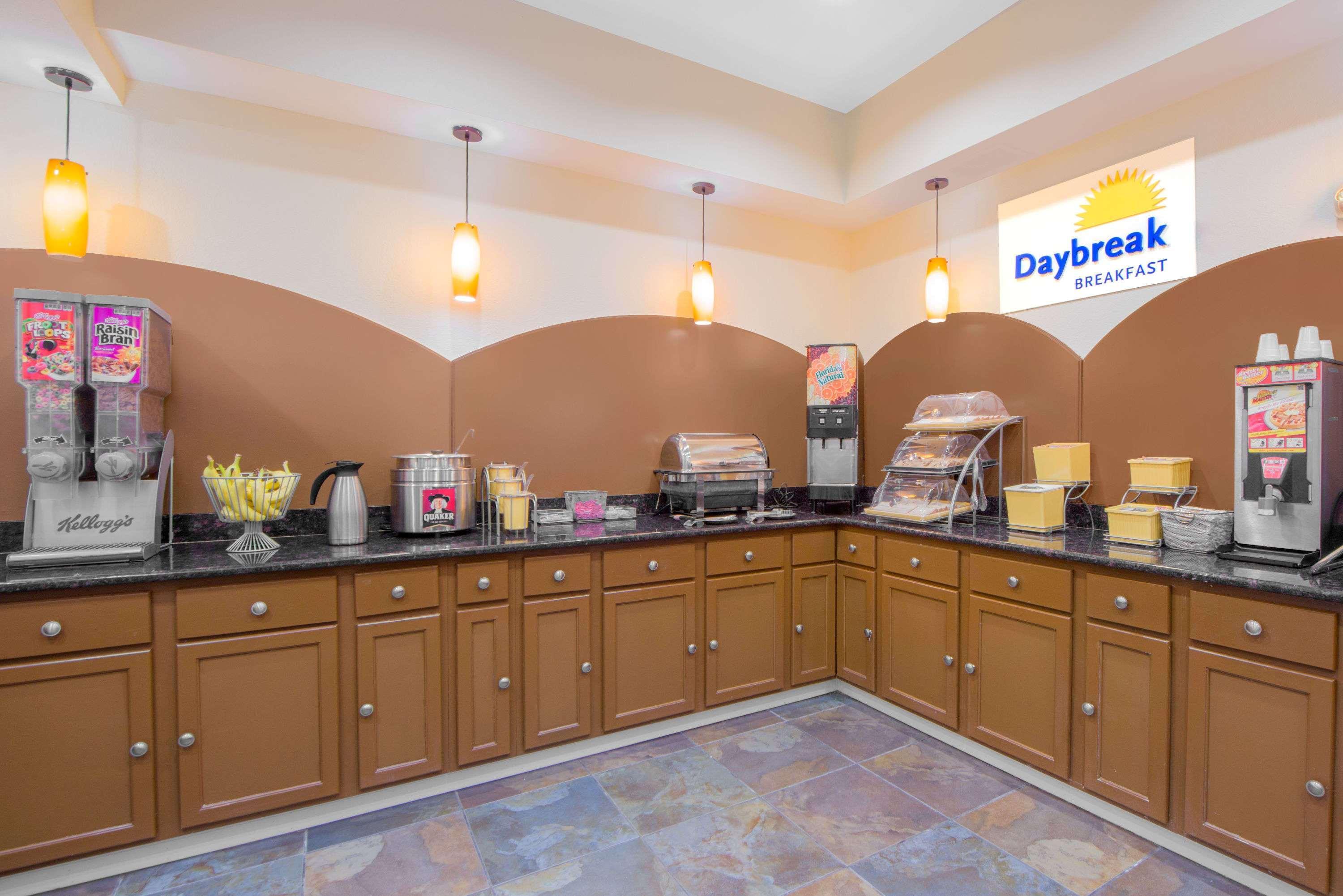 Days By Wyndham South Lubbock