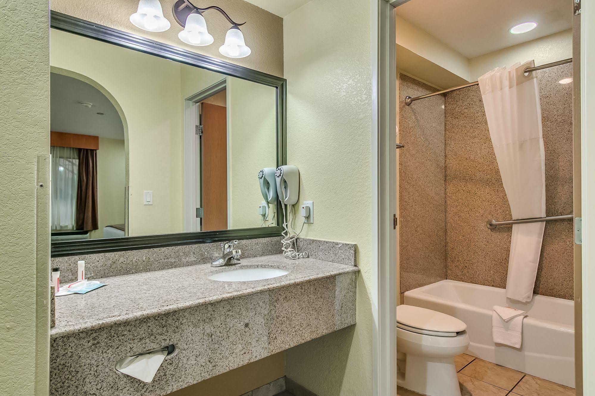 Days By Wyndham South Hotel Lubbock
