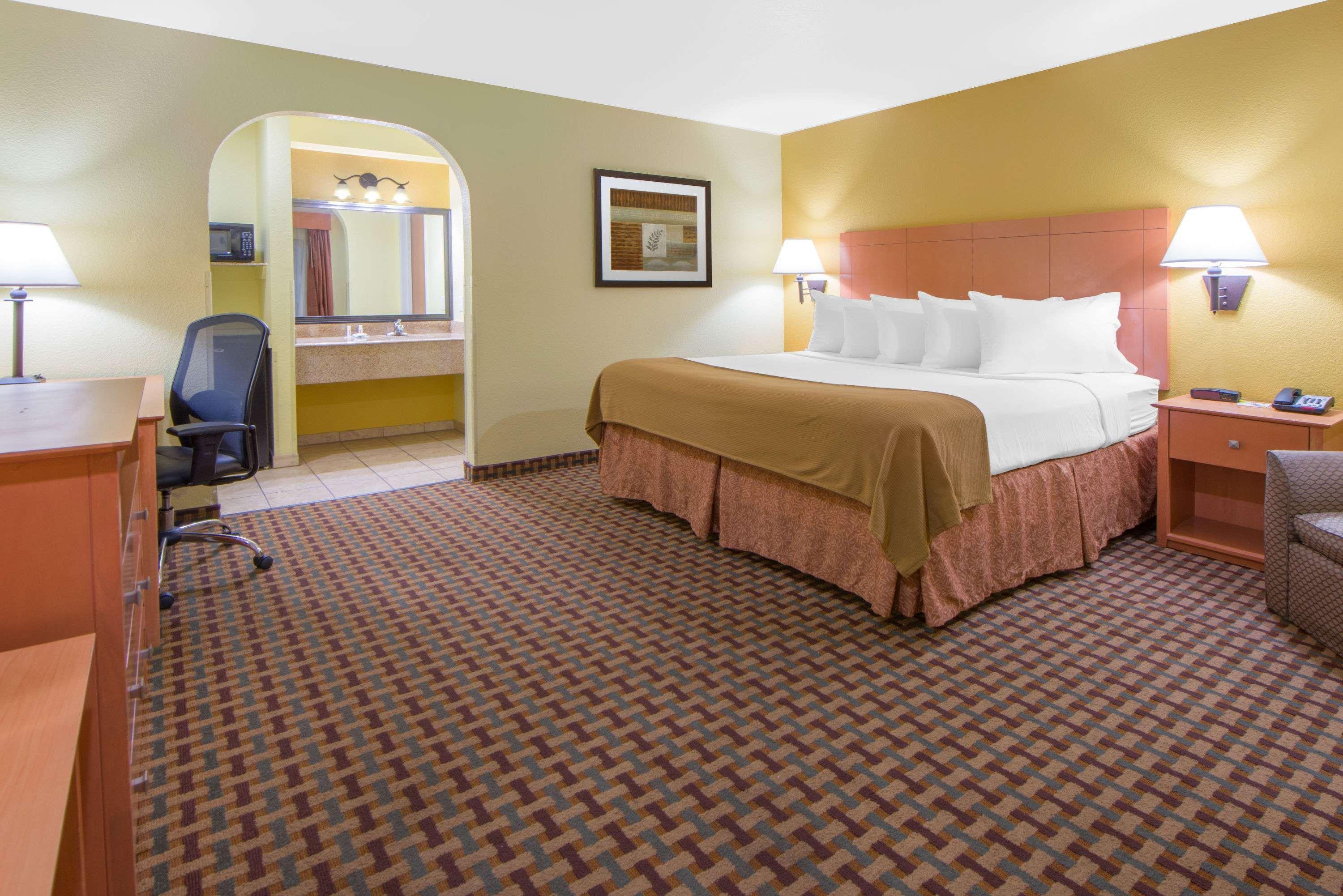 Days By Wyndham South Lubbock